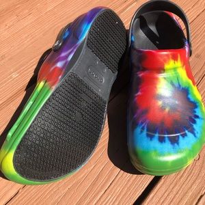 EUC Men’s Bistro Clog Tie Dye CROCS